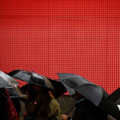 Porto Alegre, RS, Brasil, 15/07/2022 - Clima na capital. Tempo fechado com chuva e frio segue em Porto Alegre. Foto: Jonathan Heckler / Agencia RBS<!-- NICAID(15149663) -->