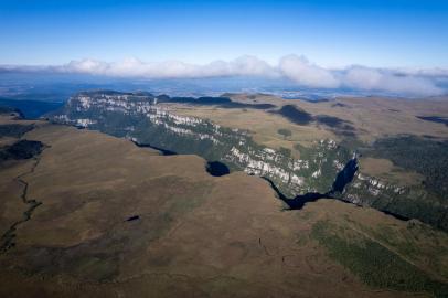 Projeto em realização propõe um amplo olhar para a região dos Aparados da Serra, destacando saberes e fazeres da casa e dos campos, contos e tradições atravessados pela exuberância natural no entorno dos peraus<!-- NICAID(15147884) -->