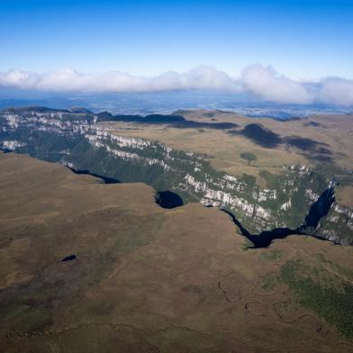 Projeto em realização propõe um amplo olhar para a região dos Aparados da Serra, destacando saberes e fazeres da casa e dos campos, contos e tradições atravessados pela exuberância natural no entorno dos peraus<!-- NICAID(15147884) -->