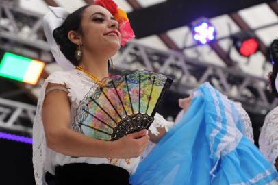 NOVA PETRÓPOLIS, RS, BRASIL, 16/07/2022 - Festival Internacional de Folclore movimenta a cidade de colonização alemã na Serra Gaúcha. Apresentações ocorem na Rua coberta. NA FOTO: Ballet Folklórico Pumas, do México. (Marcelo Casagrande/Agência RBS)<!-- NICAID(15150825) -->