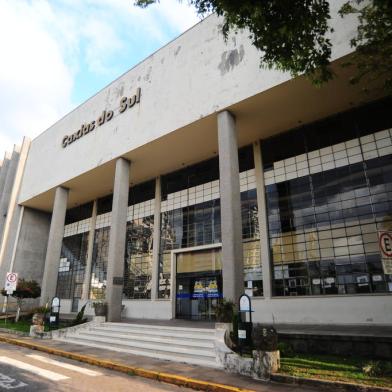 CAXIAS DO SUL, RS, BRASIL, 23/10/2016. Centro administrativo. Fachada da Prefeitura Municipal de Caxias do Sul. (Porthus Junior/Pioneiro)<!-- NICAID(12520600) -->