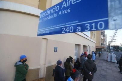 Porto Alegre, RS, Brasil, 18/07/2022 - Semana começa com fila para atualização de cadasto na Fasc - Foto: Lauro Alves/Agência RBS<!-- NICAID(15151483) -->