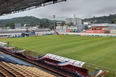 *A PEDIDO DE GUSTAVO MANHAGO* *EM BAIXA* Estádio Augusto Bauer, em Brusque, Santa Catarina - Foto: Gustavo Manhago/Agência RBS<!-- NICAID(15151526) -->