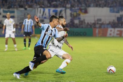 BRASILEIRO SÉRIE B 2022, BRUSQUE X GRÊMIOSC - BRASILEIRO SÉRIE B 2022, BRUSQUE X GRÊMIO - ESPORTES - BRASILEIRO SÉRIE B 2022, BRUSQUE X GRÊMIO - Pará jogador do Brusque disputa lance com Ferreira jogador do Grêmio durante partida no estádio Augusto Bauer pelo campeonato Brasileiro B 2022. 19/07/2022 - Foto: BENO KüSTER NUNES/AGIF - AGÊNCIA DE FOTOGRAFIA/AGIF - AGÊNCIA DE FOTOGRAFIA/ESTADÃO CONTEÚDOEditoria: ESPORTESLocal: BRUSQUEIndexador: BENO KüSTER NUNESFotógrafo: AGIF - AGÊNCIA DE FOTOGRAFIA<!-- NICAID(15153402) -->