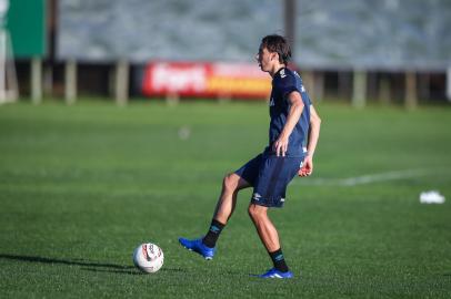 O zagueiro Geromel em treino do Grêmio no CT da Chapecoense, em Chapecó.<!-- NICAID(15158057) -->