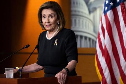 (FILES) In this file photo taken on July 14, 2022, US Speaker of the House, Nancy Pelosi, Democrat of California, speaks during her weekly press briefing on Capitol Hill in Washington. - China warned on July 27, 2022 that Washington would bear the consequences if US House Speaker Nancy Pelosi visits Taiwan, as tensions soared between the two countries. (Photo by SAUL LOEB / AFP)Editoria: POLLocal: WashingtonIndexador: SAUL LOEBSecao: politics (general)Fonte: AFPFotógrafo: STF<!-- NICAID(15159506) -->