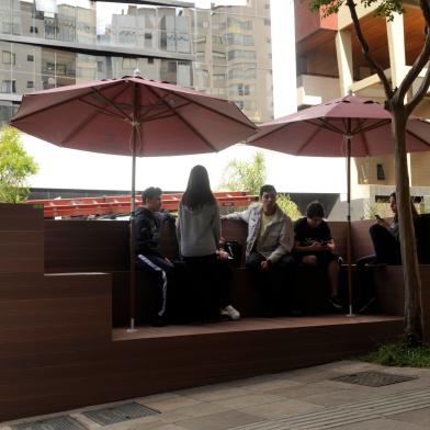 CAXIAS DO SUL, RS, BRASIL, 21/10/2016 - Um novo parklet foi instalado na cidade, na rua vereador Mario Pezzi. (Marcelo Casagrande/Agencia RBS)<!-- NICAID(12517039) -->