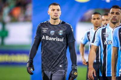 Gabriel Grando, goleiro do Grêmio, no confronto com a Chapecoense<!-- NICAID(15161133) -->