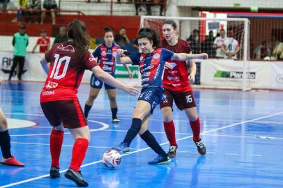 Celemaster e ALAF se enfrentaram pelo Gauchão de futsal feminino. <!-- NICAID(15161135) -->