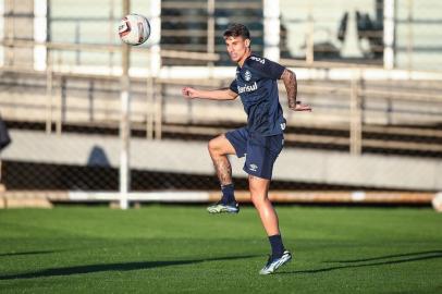 RS - FUTEBOL/ TREINO GREMIO 2022 - ESPORTES - Jogadores do Gremio realizam treino técnico durante a tarde desta quinta-feira, no CT Luiz Carvalho, na preparação para a partida valida pelo Campeonato Brasileiro 2022. FOTO: LUCAS UEBEL/GREMIO FBPANa foto: Ferreira