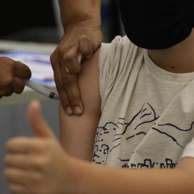 Vacinação infantil contra a covid-19 de crianças de 10 anos ou mais, no Planetário, no bairro da Gávea, zona sul da cidade.Local: Rio de JaneiroIndexador: Tânia Rêgo/Agência BrasilFotógrafo: Repórter Fotográfico<!-- NICAID(15152278) -->