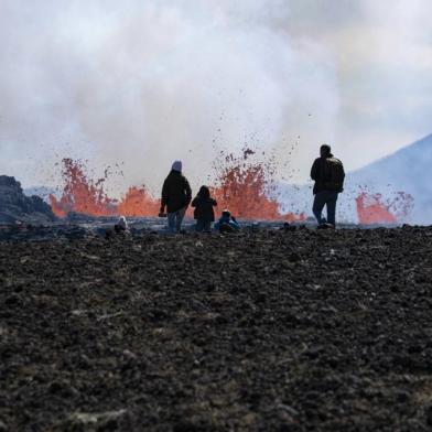 Uma erupção vulcânica foi identificada na quarta-feira (3) próximo de Reykjavik, capital da Islândia.<!-- NICAID(15166834) -->