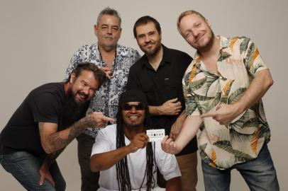 Ícone da cena musical brasileira, a banda Ultramen aterrissa em Porto Alegre para um show que irá visitar os diferentes períodos de sua história. <!-- NICAID(15167656) -->