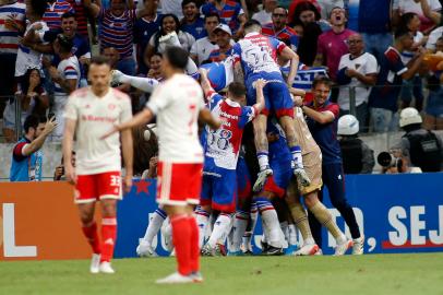 FORTALEZA X INTERNACIONALCE - BRASILEIRÃO/FORTALEZA X INTERNACIONAL - ESPORTES - Comemoração do gol de Hércules, do Fortaleza, segundo da equipe marcado diante do Internacional, durante partida   válida pela 21ª rodada do Campeonato Brasileiro série A 2022, realizada na Arena Castelão, em Fortaleza (CE), na   noite deste domingo, 07 de agosto de 2022   07/08/2022 - Foto: LC MOREIRA/ESTADÃO CONTEÚDOEditoria: ESPORTESLocal: FORTALEZAIndexador: LC MOREIRAFotógrafo: ESTADÃO CONTEÚDO<!-- NICAID(15169162) -->