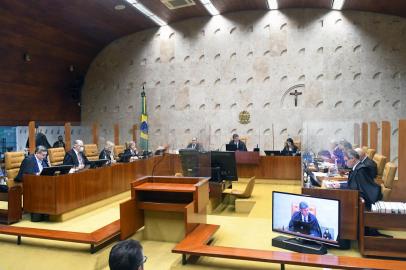 Sessão plenária do Supremo Tribunal Federal (STF). Em destaque, na tela, o ministro presidente da Corte, Luiz Fux<!-- NICAID(15171616) -->