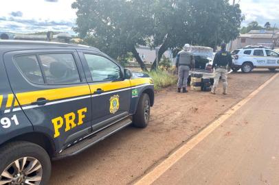 *A PEDIDO DE PEDRO ALT* Brigada Militar e PRF apreendem 158 quilos de maconha em Jaboticaba, no Norte do Estado - Foto: PRF/Divulgação<!-- NICAID(15171613) -->