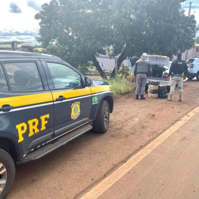 *A PEDIDO DE PEDRO ALT* Brigada Militar e PRF apreendem 158 quilos de maconha em Jaboticaba, no Norte do Estado - Foto: PRF/Divulgação<!-- NICAID(15171613) -->