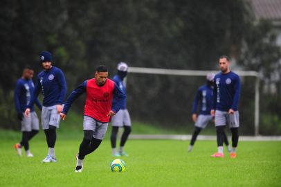 CAXIAS DO SUL, RS, BRASIL, 10/08/2022. Treino do Caxias no CT Baixada Rubra/Vanderlei Bersaghi. O Caxias está disputando a série D do Campeonato Brasileiro. (Bruno Todeschini/Agência RBS)<!-- NICAID(15171823) -->