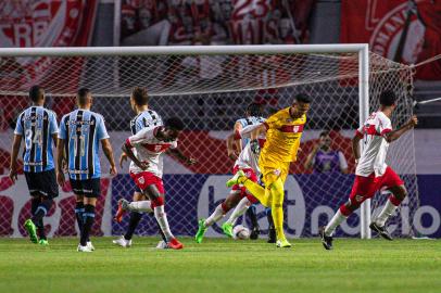 BRASILEIRO B 2022, CRB X GREMIOAL - BRASILEIRO B 2022, CRB X GREMIO - ESPORTES - BRASILEIRO B 2022, CRB X GREMIO - Diogo Silva jogador do CRB comemora seu gol com sua equipe durante partida contra o Grêmio no estádio Rei Pele pelo campeonato Brasileiro B 2022. 13/08/2022 - Foto: ALISSON FRAZÃO/AGIF - AGÊNCIA DE FOTOGRAFIA/AGIF - AGÊNCIA DE FOTOGRAFIA/ESTADÃO CONTEÚDOEditoria: ESPORTESLocal: MACEIÓIndexador: ALISSON FRAZÃOFotógrafo: AGIF - AGÊNCIA DE FOTOGRAFIA<!-- NICAID(15174788) -->