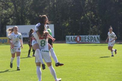 As gurias do Brasil de Farroupilha venceram a primeira no Gauchão Feminino. Na manhã deste domingo (14) elas foram até o Sesc Protásio Alves, em Porto Alegre, e golearam o Vidal Pro por 9 a 0. Esta é, até então, a maior goleada do Grupo B.<!-- NICAID(15175933) -->