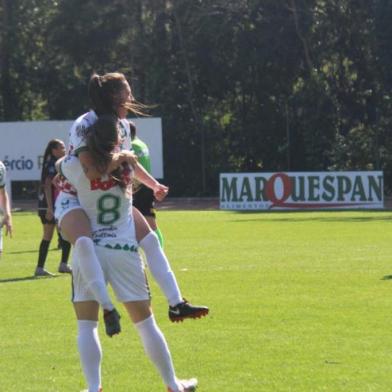 As gurias do Brasil de Farroupilha venceram a primeira no Gauchão Feminino. Na manhã deste domingo (14) elas foram até o Sesc Protásio Alves, em Porto Alegre, e golearam o Vidal Pro por 9 a 0. Esta é, até então, a maior goleada do Grupo B.<!-- NICAID(15175933) -->