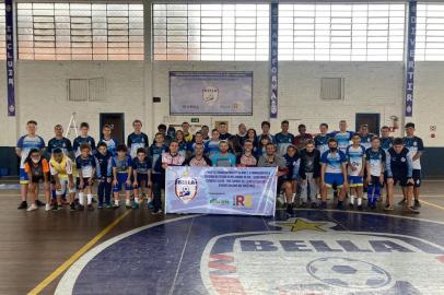 atleta caxiense foi formado no bella futsal<!-- NICAID(15175977) -->