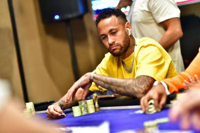 Neymar, poker<!-- NICAID(15177193) -->