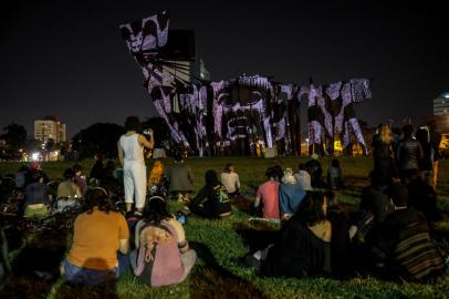 PORTO ALEGRE, RS, BRASIL - 22/10/2021Intervenção urbana que integra a programação do Porto Alegre em Cena chamada Projeto Esquadros. Ela consiste em obras audiovisuais expostas com técnicas de projeção mapeada no Monumento aos Açorianos<!-- NICAID(14922955) -->