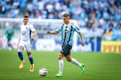 Gremio x CruzeiroRS - FUTEBOL/CAMPEONATO BRASILEIRO 2022/GREMIO X CRUZEIRO - ESPORTES - Lance da partida entre Gremio e Cruzeiro disputada na tarde deste domingo na Arena do Gremio, em partida valida pela Campeonato Brasileiro 2022. FOTO: LUCAS UEBEL/GRÊMIO FBPA/DIVULGAÇÃOEditoria: SPOLocal: Porto AlegreIndexador: Lucas UebelSecao: futebolFonte: Gremio.netFotógrafo: Gremio x Cruzeiro<!-- NICAID(15182441) -->