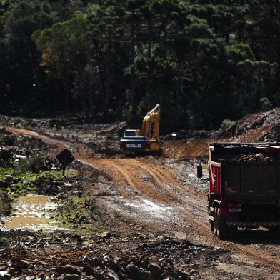 CAMBARÁ DO SUL, RS, BRASIL, 18/08/2022. A Serra Fala: série de reportagens especiais sobre melhorias que a serra gaúcha espera dos novos governantes. A comunidade dos Campos de Cima da Serra elege infraestrutura e saúde como prioridades. Na foto, BR-285 e RS-020, no trecho que liga São José dos Ausentes a Cambará do Sul. (Bruno Todeschini/Agência RBS)<!-- NICAID(15183131) -->