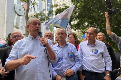 Ciro Gomes vem a Porto Alegre para ato de campanha no centro histórico. Eleições 2022. Aniversário da morte de Getúlio Vargas. Leitura da carta-testamento de Getúlio.<!-- NICAID(15185886) -->