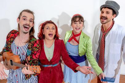 Grupo teatral de Caxias do Sul estreia primeiro espetáculo com circulação em escolas públicasÉ tudo fruto da imaginação terá sessão para o público em geral no Espaço Cultural Tem Gente Teatrando O grupo de teatro Trupe de Maricas, de Caxias do Sul, estreia na próxima semana seu primeiro espetáculo de palco, com circulação em quatro escolas públicas e um centro assistencial. Escrito e interpretado pelos artistas Angelita Bianchetti, Darlan Gebing, Junior Alceu Grandi e Milena Schäfer, É tudo fruto da imaginação terá sessões gratuitas, de 31 de agosto a 2 de setembro, para estudantes das escolas municipais Assis Brasil, Luiz Covolan, Carlin Fabris e Ramiro Pigozzi, além do Centro Assistencial Vitória, no bairro Planalto. O circuito encerra no sábado, dia 3, às 16h, com apresentação para o público em geral no Espaço Cultural Tem Gente Teatrando.<!-- NICAID(15184872) -->