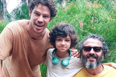 José Loreto, Gustavo Corasini e Marcos Palmeira nos bastidores das gravações de Pantanal.<!-- NICAID(15186297) -->