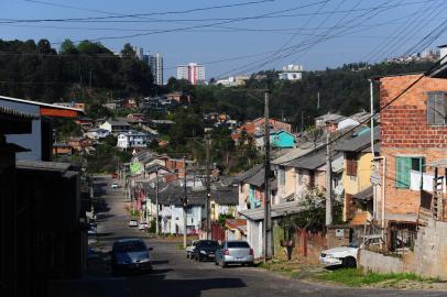 CAXIAS DO SUL, RS, BRASIL, 26/08/2022. Projeto Câmara Vai aos Bairros, em Caxias do Sul, com demandas dos bairros Reolon e Mariani. Na foto, ruas do bairro Reolon. (Bruno Todeschini/Agência RBS<!-- NICAID(15188622) -->