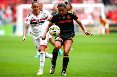 Inter e São Paulo empataram em 1 a 1 pelo jogo de ida da semifinal do Brasileirão Feminino. Partida foi realizada no Estádio Beira-Rio<!-- NICAID(15189280) -->