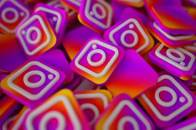 Pile of 3D Instagram Logos Pile of 3D Instagram Logos Fonte: 290927872<!-- NICAID(15190521) -->