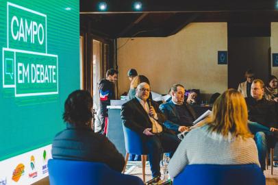 Com os temas Arroz na rota da rentabilidade / Vida saudÃ¡vel e arroz no prato/, Gisele Loeblein conduziu os participantes no Campo em Debate / foto: Emmanuel Denaui /<!-- NICAID(15190585) -->