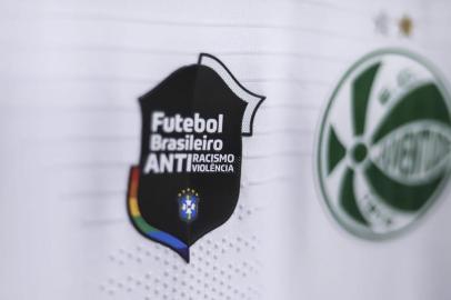 no jogo contra o Inter, onde as equipes utilizaram o selo anti racismo e violência na camisa, jogador alviverde sofreu insulta racial<!-- NICAID(15191419) -->