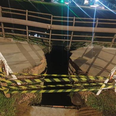 Ciclovia da Ipiranga cede próximo da rua Lucas de Oliveira, no sentido bairro-centro<!-- NICAID(15191915) -->