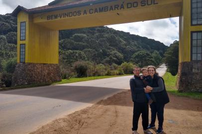 Eduardo Ferner, Carla Zielgler e o filho Martin Ferner Zielgler em Cambará do Sul. <!-- NICAID(15193937) -->