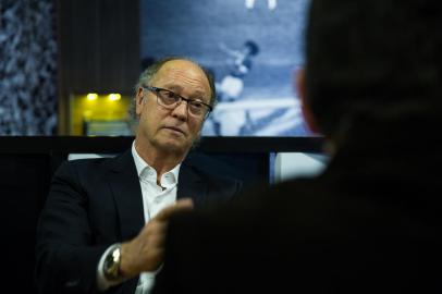 PORTO ALEGRE, RS, BRASIL, 18-10-2016. Entrevista com Paulo Roberto Falcão com Rádio Gaúcha e Jornal ZH. (FOTO: ANDERSON FETTER/AGÊNCIA RBS)Indexador: Anderson Fetter<!-- NICAID(12509841) -->