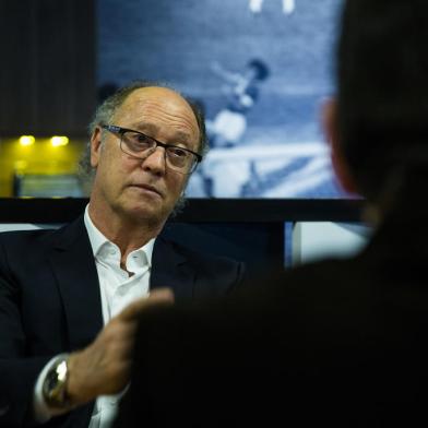 PORTO ALEGRE, RS, BRASIL, 18-10-2016. Entrevista com Paulo Roberto Falcão com Rádio Gaúcha e Jornal ZH. (FOTO: ANDERSON FETTER/AGÊNCIA RBS)Indexador: Anderson Fetter<!-- NICAID(12509841) -->