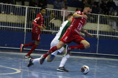 Lance de jogo entre Sase e Atlântico pelo Gauchão de futsal 2022.<!-- NICAID(15199793) -->