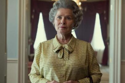 Imelda Staunton no papel de Elizabeth II, na série da Netflix The Crown.<!-- NICAID(15201825) -->