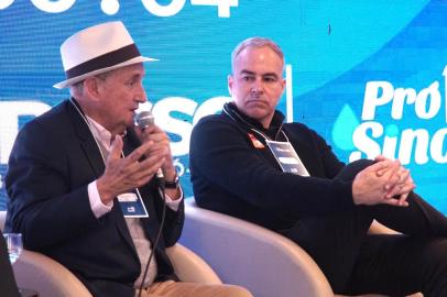 Roberto Argenta e Ricardo Jobim participaram de painel sobre saneamento em Canela.<!-- NICAID(15202384) -->