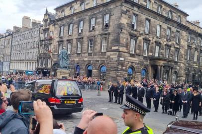 Cortejo do corpo de Elizabeth II em Edimburgo, na Escócia.<!-- NICAID(15202933) -->