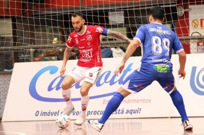 Uma vitória e tanto! O Atlântico venceu o primeiro dos dois jogos que fará diante do Santo André Intelli, pelas oitavas de final da Liga Nacional de Futsal (LNF). Neste domingo, 11, diante de um ginásio lotado e com grande festa do torcedor, a equipe fez 4 a 2 de virada diante dos paulistas.Indexador: EDSON CASTRO<!-- NICAID(15203143) -->