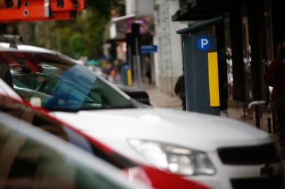 14/09/2022 - PORTO ALEGRE, RS -  Prefeitura deve anunciar mudanças na área azul de estacionamentos. Foto Jonathan Heckler / Agência RBS<!-- NICAID(15205690) -->