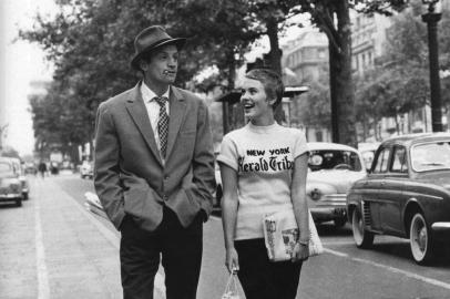 Jean-Paul Belmondo e Jean Seberg atuando no filme de Jean-Luc Godard , Acossado .#PÁGINA: 4Material não veio Fotógrafo: não consta<!-- NICAID(631195) -->