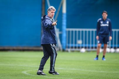 RS - FUTEBOL/ TREINO GREMIO 2022 - ESPORTES - Jogadores do Gremio realizam treino técnico durante a manha desta quinta-feira, no CT Luiz Carvalho, na preparação para a partida valida pelo Campeonato Brasileiro 2022. FOTO: LUCAS UEBEL/GREMIO FBPARenato Portaluppi, técnico do Grêmio